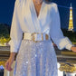 Eleganter Jumpsuit mit V-Ausschnitt, langen Ärmeln, weitem Bein und Paillettenbesatz