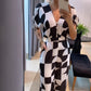 Damen Jumpsuit mit V-Ausschnitt, weitem Bein und geometrischem Druck