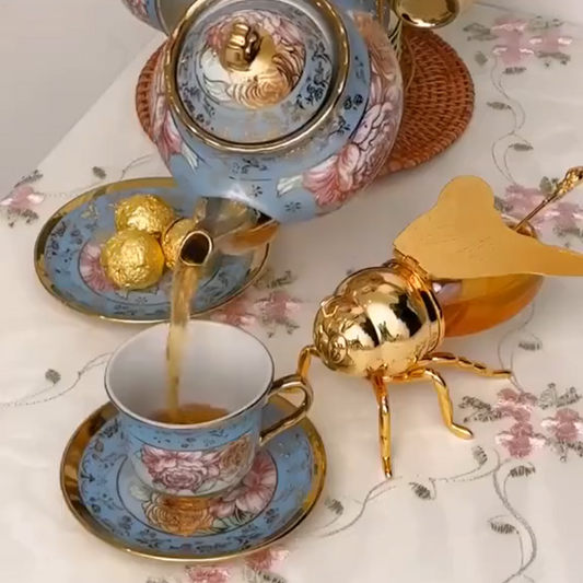 Kreatives Retro-Honigglas in Bienenform