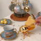 Kreatives Retro-Honigglas in Bienenform