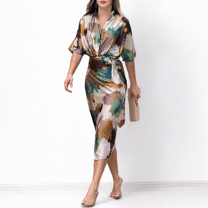 Elegantes Wickelkleid aus Satin mit abstraktem Print für Damen👗