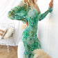 Elegantes Damenkleid mit langen Ärmeln, V-Ausschnitt und Rüschen