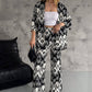 Zweiteiliges Set aus bedruckter Strickjacke mit halblangen Ärmeln und trendiger Hose mit weitem Bein