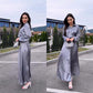 Elegantes, glänzendes, graues, 2-teiliges Set für Damen - Langarmhemd mit Revers und fließender Rock in A-Linie