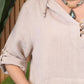 Langes Damenkleid mit langen Ärmeln, Schlitz und Kapuze