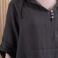 Langes Damenkleid mit langen Ärmeln, Schlitz und Kapuze