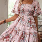 Elegantes, gesmoktes Kleid mit quadratischem Ausschnitt und Blumendruck für Damen