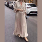 Elegantes Maxikleid mit Falten und floralem Detail an der Taille