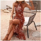 Elegantes Neckholder-Kleid mit Blumenmuster und Beinschlitz