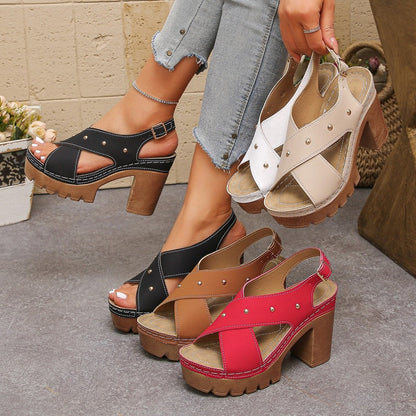 Plateau-Sandalen mit Blockabsatz für den Sommer