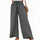 Damenhose mit geraffter Taille, weitem Bein und Schlitz