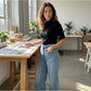 Damenjeans mit weitem Bein und aufgesetzten Taschen