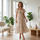 🌈 50% Rabatt! 🔥✨Quadratisches Hals Floral Midi Kleid - Räuchertes Bodice, fließender Schichtroch, Romantisch 🌸