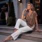 Locker sitzendes Damen-T-Shirt mit V-Ausschnitt und Leopardenmuster