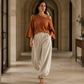 Damen-Set aus schulterfreiem Strickoberteil und lässigen Hosen