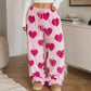 Damen-Plüschhose mit Herzprint und weitem Bein