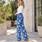 Damen High-Waist Jeans mit Polka-Punkt Muster und ausgestellter Form